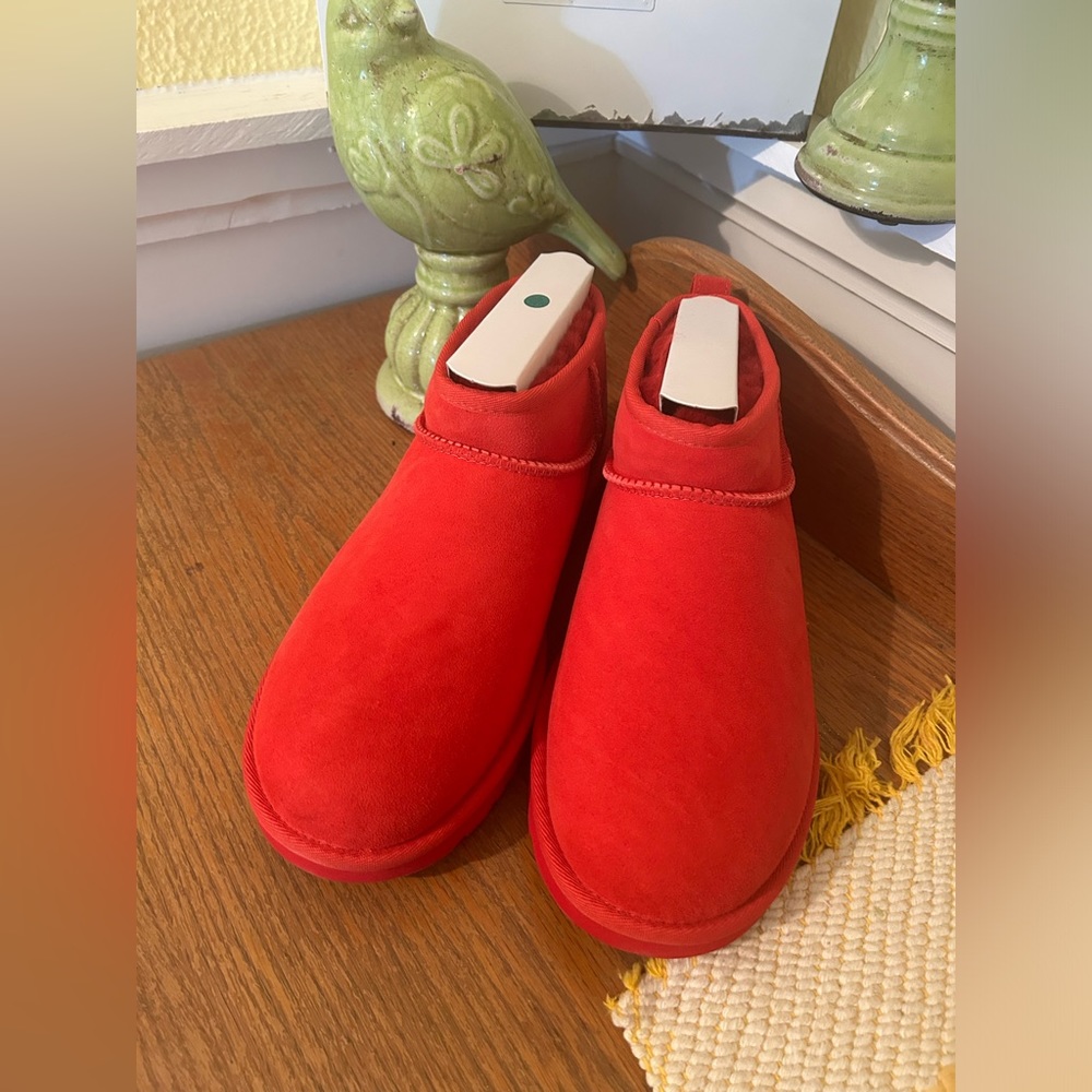 UGG Women’s Classic Ultra Mini, Hot Pink, New in Box without Lid 😅 size 10